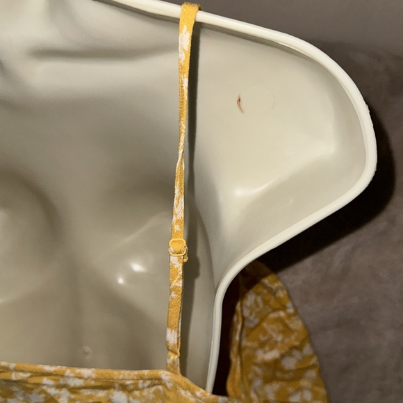 Old Navy yellow floral XL tank top with adjustable straps New - Picture 3 of 5